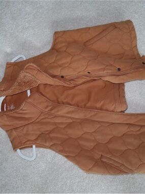 Alia Quilted Sherpa-Lined Vest in Camel
